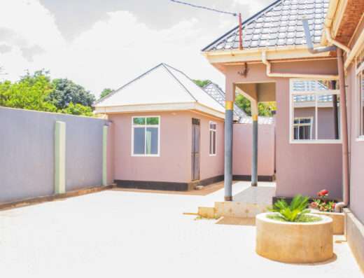Ahadi Hostel – R3